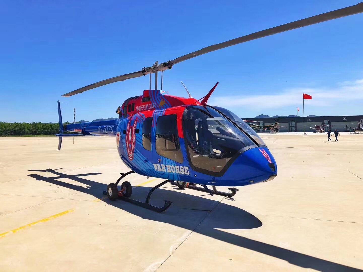 飞 行 体 验 基 地 介 绍 贝尔505是一款真正的多用途轻型单发直升机